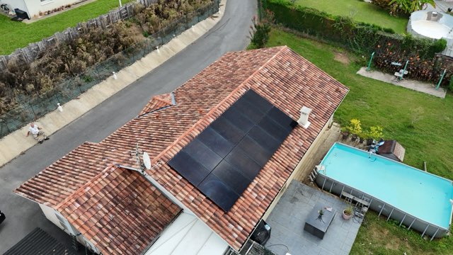Toiture tuile romaine plein sud – 14 panneaux 400 Wc (5,6 kWc)
